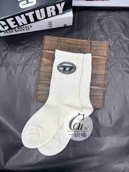 2023 diesel socks european minimalist niche fashionable and personalized mid tube socks with hollow out letters trendy design black white gr
2023 diesel socks european minimalist niche fashionable and personalized mid tube socks with hollow out letters trendy design black white gr