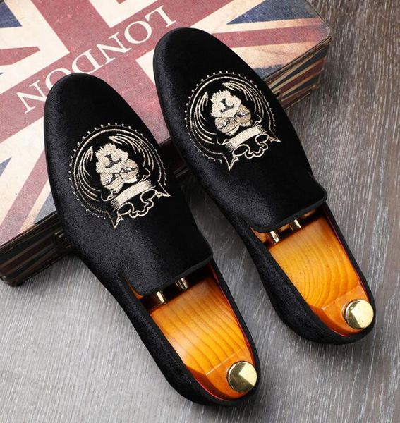 luxury designer fashion pointed black embroidery velvet shoes men casual loafers formal dress footwear sapatos tenis masculino
luxury designer fashion pointed black embroidery velvet shoes men casual loafers formal dress footwear sapatos tenis masculino