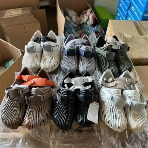 eur36-47 eva salehe bembury pollex clog sandals men woman slides slippers ararat rubber summer brown flat slide slipper wens womens hook & l, Black
eur36-47 eva salehe bembury pollex clog sandals men woman slides slippers ararat rubber summer brown flat slide slipper wens womens hook & l, Black