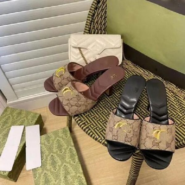 classic high heel designer slippers women summer solid color sandals leather jelly slide thick heels womens leather alphabet beach shoes 202, Black
classic high heel designer slippers women summer solid color sandals leather jelly slide thick heels womens leather alphabet beach shoes 202, Black