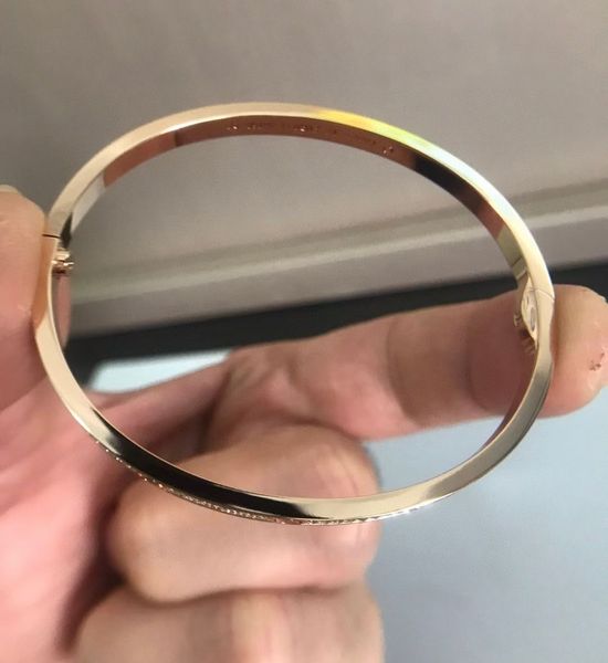2023 luxury quality v gold material charm punk band bracelet with sparkly diamond in three colors plated have box stamp ps5135, Black
2023 luxury quality v gold material charm punk band bracelet with sparkly diamond in three colors plated have box stamp ps5135, Black
