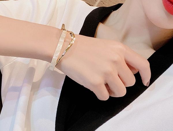 bangle 2021 trend white shell plate curved metal texture vintage bracelets on hand for women fashion jewelry (5pcs of, Black
bangle 2021 trend white shell plate curved metal texture vintage bracelets on hand for women fashion jewelry (5pcs of, Black