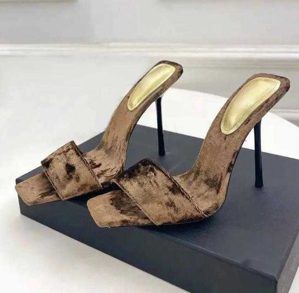 2023-high heeled slippers latest fashion stiletto heel heels open toes square head genuine leather outsole sandal 11cm women's high-hee, Black
2023-high heeled slippers latest fashion stiletto heel heels open toes square head genuine leather outsole sandal 11cm women's high-hee, Black