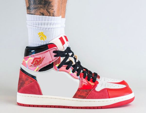 authentic 1 high og spider-verse outdoor shoes across the university red black white men women sports sneakers with original box dv1748-601
authentic 1 high og spider-verse outdoor shoes across the university red black white men women sports sneakers with original box dv1748-601