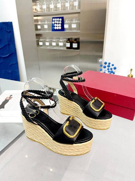 fashion designers sandals summer women valentinoity slide leather sandals luxury fashion high-heeled sandals h112, Black
fashion designers sandals summer women valentinoity slide leather sandals luxury fashion high-heeled sandals h112, Black