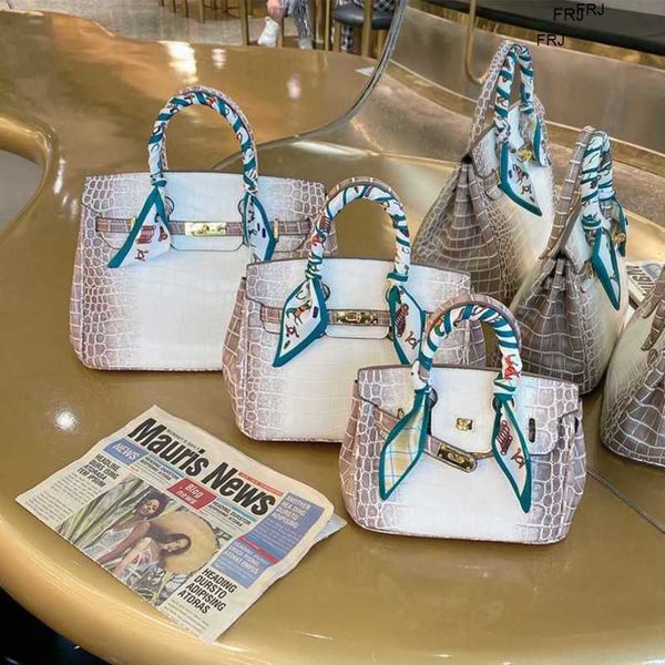 birkins designer bags handbags gu shu bag 2023 new female silk scarf handbag versatile single shoulder leather messenger straight have 7l1i
birkins designer bags handbags gu shu bag 2023 new female silk scarf handbag versatile single shoulder leather messenger straight have 7l1i