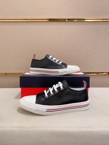 famous design thoms shearling tech sneakers shoes men white black nylon leather sole runner sports stripes rubber midsole comfort casual wal
famous design thoms shearling tech sneakers shoes men white black nylon leather sole runner sports stripes rubber midsole comfort casual wal