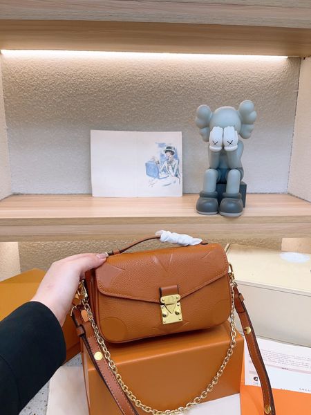 2023 new style women bag classic metis letter embossing design shoulder bag crossbody bag clutch handbag luxury brand designer bag tote bag
2023 new style women bag classic metis letter embossing design shoulder bag crossbody bag clutch handbag luxury brand designer bag tote bag