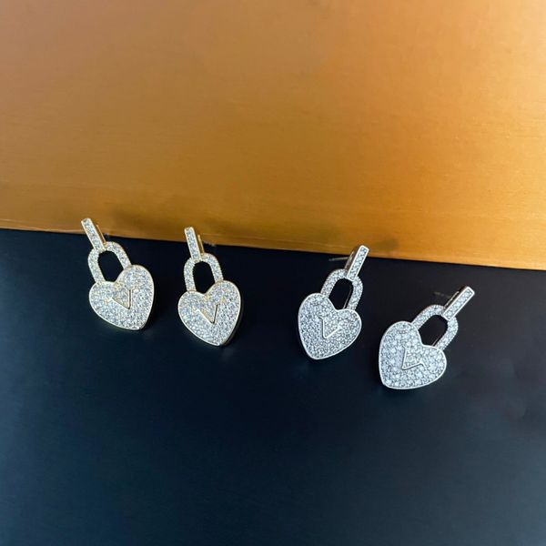 graceful diamond heart lock-shaped earrings moissanite letter v stud earrings gorgeous women jewelry, Golden;silver
graceful diamond heart lock-shaped earrings moissanite letter v stud earrings gorgeous women jewelry, Golden;silver