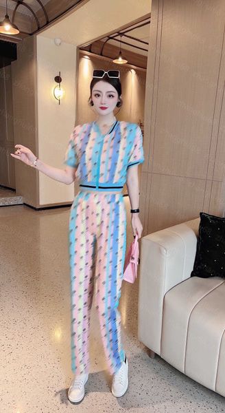 23ss casual suit womens designer clothing women pants sets full rainbow letter logo printed zipper short sleeve coat elastic-waisted pants s, White
23ss casual suit womens designer clothing women pants sets full rainbow letter logo printed zipper short sleeve coat elastic-waisted pants s, White