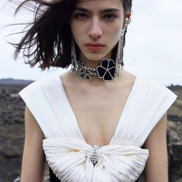 necklaces 2022 new fashion heavy industry flash diamond drop glaze flower necklace collar temperament celebrities show choker female, Silver
necklaces 2022 new fashion heavy industry flash diamond drop glaze flower necklace collar temperament celebrities show choker female, Silver