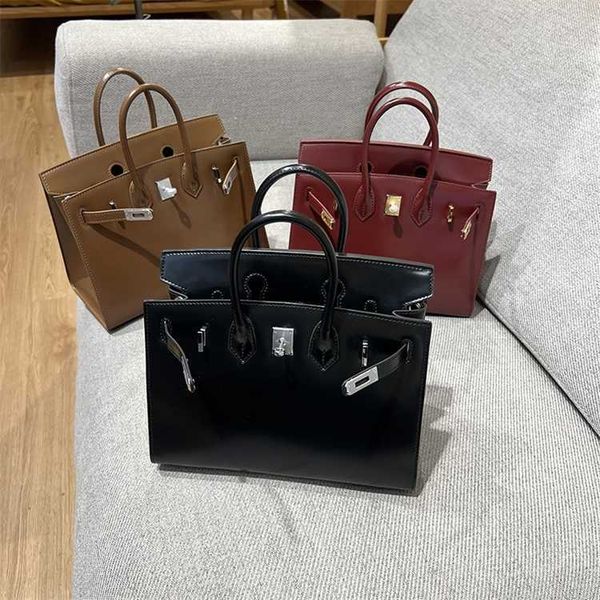 luxury tote bag original bags externally sewn box leather bag high-end leather handbag glossy cowhide single shoulder crossbody bag fashiona
luxury tote bag original bags externally sewn box leather bag high-end leather handbag glossy cowhide single shoulder crossbody bag fashiona