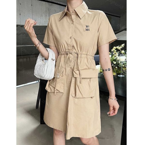 23ss women dress womens designer clothing summer dresses logo embroidery double pocket press pleated lace-up waist tucked short sleeve dress, Black;gray
23ss women dress womens designer clothing summer dresses logo embroidery double pocket press pleated lace-up waist tucked short sleeve dress, Black;gray