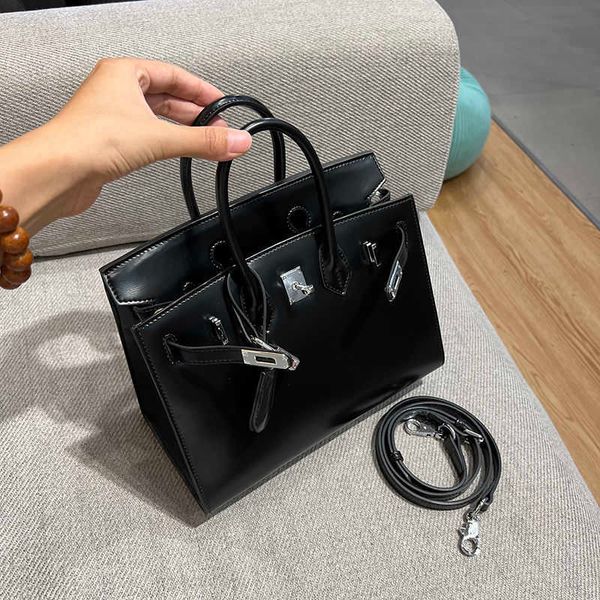 luxury tote bag original bags externally sewn box leather bag high-end leather handbag glossy cowhide single shoulder crossbody bag fashiona
luxury tote bag original bags externally sewn box leather bag high-end leather handbag glossy cowhide single shoulder crossbody bag fashiona