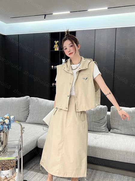 23ss skirt set womens designer clothing hooded trench coat vest vest clip hem drawstring design elastic waist half skirt sets womens clothin, White
23ss skirt set womens designer clothing hooded trench coat vest vest clip hem drawstring design elastic waist half skirt sets womens clothin, White