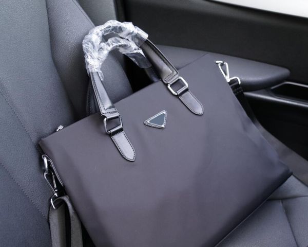 new men shoulder briefcase black nylon designer handbag business lapbag messenger bags with nameplates totes men's luggage computer han
new men shoulder briefcase black nylon designer handbag business lapbag messenger bags with nameplates totes men's luggage computer han