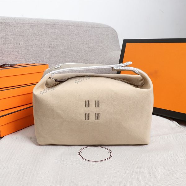 luxury designer bags washbag lunchbox bag handbag fabric material embroidery process women's bag crossbody bag shoulder bag fashion bag
luxury designer bags washbag lunchbox bag handbag fabric material embroidery process women's bag crossbody bag shoulder bag fashion bag