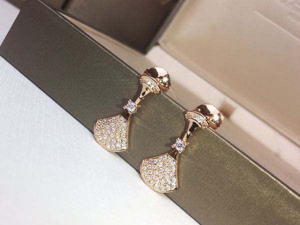 2023 fashion new designer earrings luxury full drill skirt earrings fan full drill stud no box, Golden
2023 fashion new designer earrings luxury full drill skirt earrings fan full drill stud no box, Golden