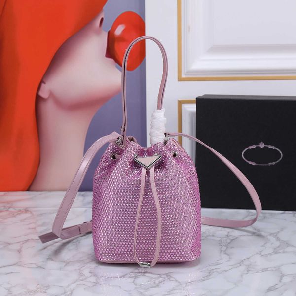luxury women bag r handbag fashion classic triangle womens one shoulder bags underarm bag crystal bucket bags shopping bag high-quality
luxury women bag r handbag fashion classic triangle womens one shoulder bags underarm bag crystal bucket bags shopping bag high-quality
