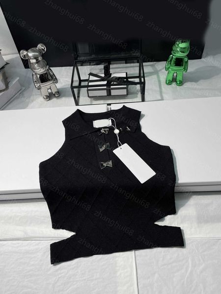 23ss womens knits womens designer clothing solid color new spring and summer lapel five-pointed star brooch side hollowed out knitted vest w, White
23ss womens knits womens designer clothing solid color new spring and summer lapel five-pointed star brooch side hollowed out knitted vest w, White