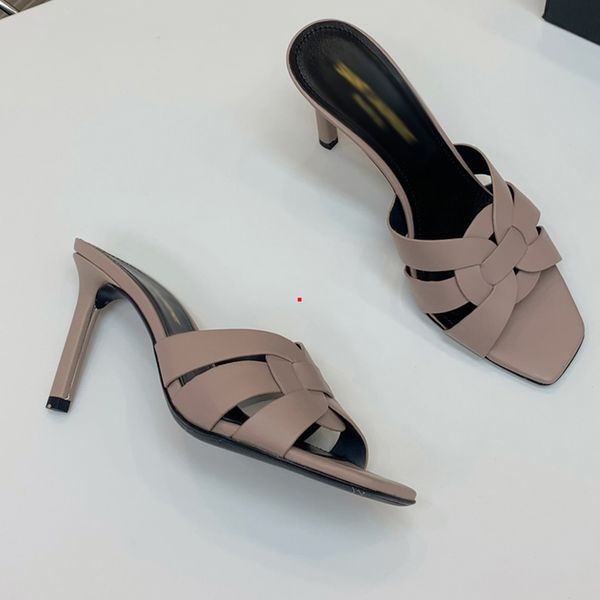 2023 retro slippers letter sandals shoes flops genuine leather casual ladies flat slipper summer outdoor beach loafer party holiday fashion, Black
2023 retro slippers letter sandals shoes flops genuine leather casual ladies flat slipper summer outdoor beach loafer party holiday fashion, Black