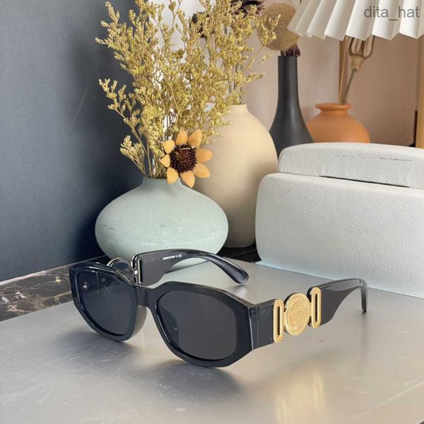 designer sunglasses for women glasses luxury glasses designer goggle beach sun glasses retro small frame luxury design uv400 with box, White;black
designer sunglasses for women glasses luxury glasses designer goggle beach sun glasses retro small frame luxury design uv400 with box, White;black