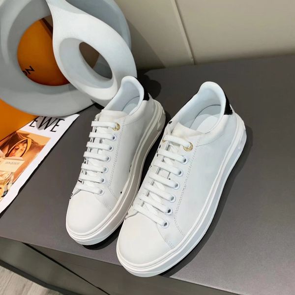 high-quality thick soled lace-up sneakers fashion flip leather breathable low-shoes classic color matching skateboard shoes
high-quality thick soled lace-up sneakers fashion flip leather breathable low-shoes classic color matching skateboard shoes