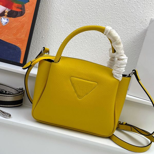 women tote bag basket handbags bucket bag beach bag designer crossbody shoulder bags purse cephalic layer cowhide fashion triangle removable
women tote bag basket handbags bucket bag beach bag designer crossbody shoulder bags purse cephalic layer cowhide fashion triangle removable