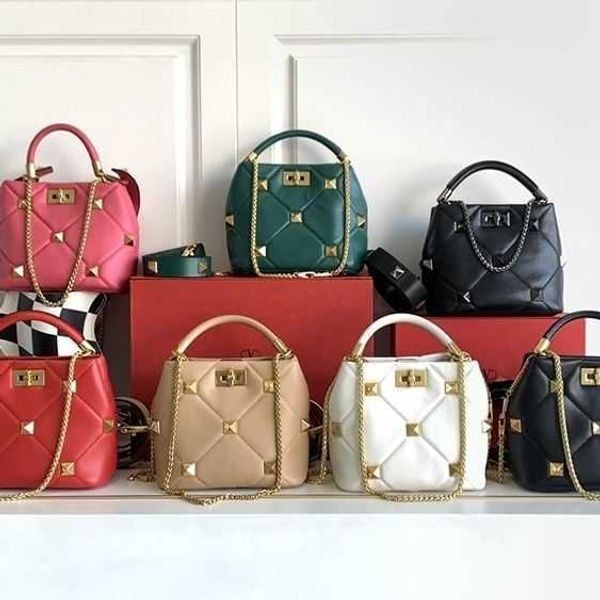 luxurys beach designer bags bag crossbody handbags classic large rivet diamond grid sheepskin bucket commuting portable handbag h1r0
luxurys beach designer bags bag crossbody handbags classic large rivet diamond grid sheepskin bucket commuting portable handbag h1r0