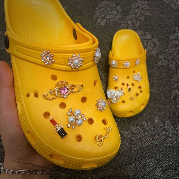 sandals new toe covered hole shoes ladies fashion metal decorative flat clogs beach women platform sandals home slippers 230417, Black
sandals new toe covered hole shoes ladies fashion metal decorative flat clogs beach women platform sandals home slippers 230417, Black