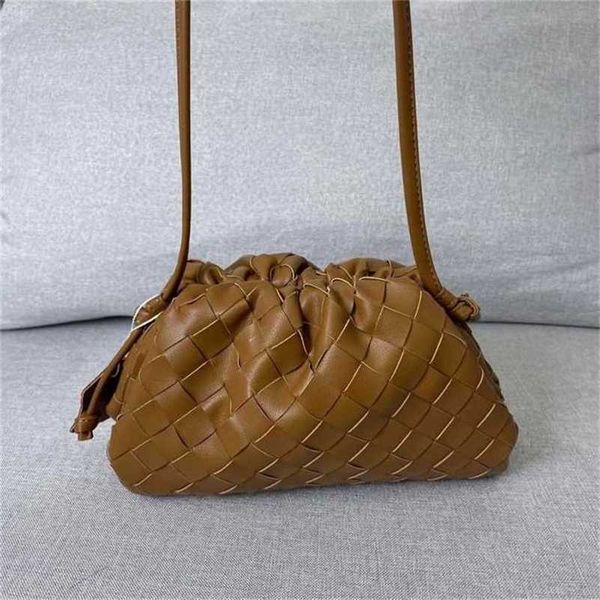 bottegas handbags venetas 2022 designer style pleated wind woven cloud leather single shoulder messenger hand magic button dumpling baonv 18
bottegas handbags venetas 2022 designer style pleated wind woven cloud leather single shoulder messenger hand magic button dumpling baonv 18