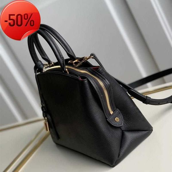 genuine leather bags women embossing handbags shoulder messenger petit palais tote grand satchelh2
genuine leather bags women embossing handbags shoulder messenger petit palais tote grand satchelh2