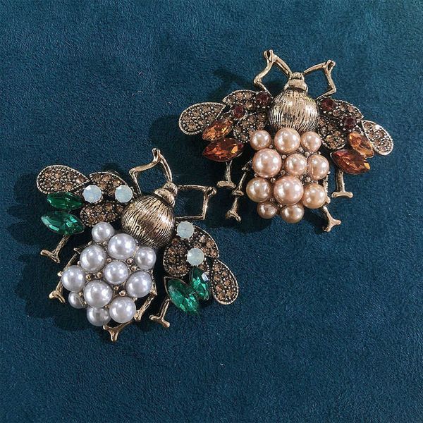 pins brooches luxury retro pearl crystal honeycomb men's jewelry metal insect rhinestone retro brooch badge brooch g220523, Gray
pins brooches luxury retro pearl crystal honeycomb men's jewelry metal insect rhinestone retro brooch badge brooch g220523, Gray