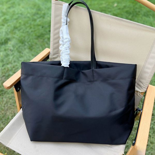 nylon shopping bag women handbag tote purse large capacity should bags black plain triangular decoration internal letter print leather strap
nylon shopping bag women handbag tote purse large capacity should bags black plain triangular decoration internal letter print leather strap
