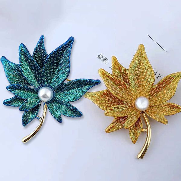 pins brooches fashion luxury rainbow crystal maple leaf chest large pearl rhinestone alloy plant chest women's party pin badge birthday, Gray
pins brooches fashion luxury rainbow crystal maple leaf chest large pearl rhinestone alloy plant chest women's party pin badge birthday, Gray