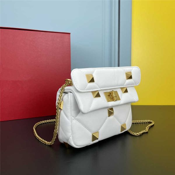 valantion bag designer fashionable beach crossbody luxurys bag handbags women leather large bags rivet diamond portable small handbag 8o2n
valantion bag designer fashionable beach crossbody luxurys bag handbags women leather large bags rivet diamond portable small handbag 8o2n