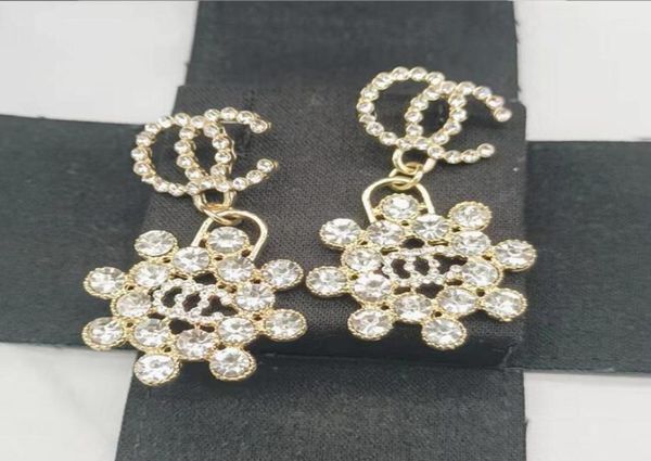 vintage designer brand double letter stud earrings for women fashion rainbow color crystal rhinestone earring geometric butterfly 9403603, Golden;silver
vintage designer brand double letter stud earrings for women fashion rainbow color crystal rhinestone earring geometric butterfly 9403603, Golden;silver