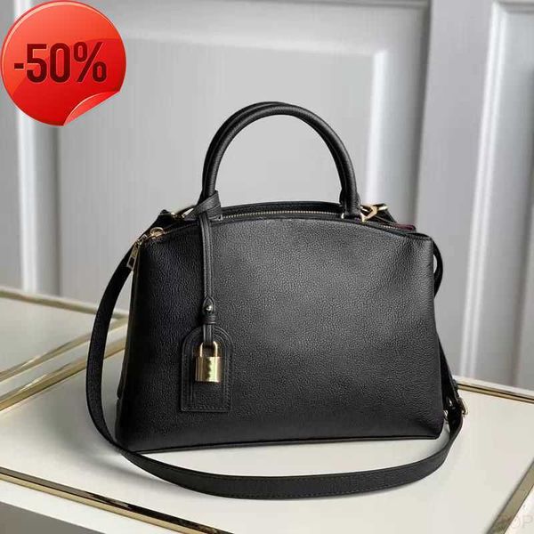 genuine leather bags women embossing handbags shoulder messenger petit palais tote grand satcheleh
genuine leather bags women embossing handbags shoulder messenger petit palais tote grand satcheleh