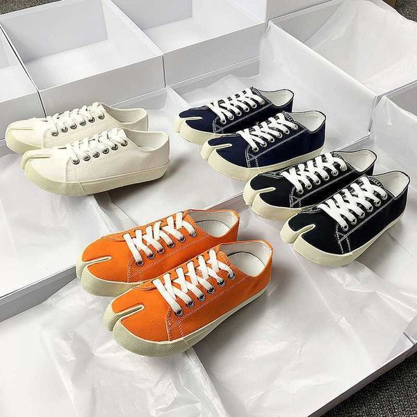 ahigo net red couple's pig and horse hoof canvas women's flat sole the same split toe shoes
ahigo net red couple's pig and horse hoof canvas women's flat sole the same split toe shoes