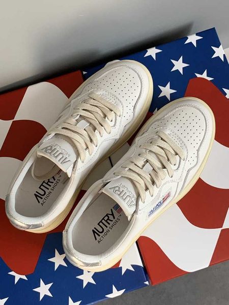 2023 new pretty autry women's lace up versatile korean sports casual little white tail skateboarding shoes
2023 new pretty autry women's lace up versatile korean sports casual little white tail skateboarding shoes