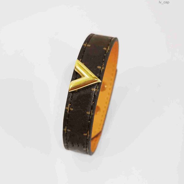 luxury designer jewelry women leather bracelet with heart lock hardware charm bracelets four leaf flower pattern gold bag pendant hanging fa, Black
luxury designer jewelry women leather bracelet with heart lock hardware charm bracelets four leaf flower pattern gold bag pendant hanging fa, Black