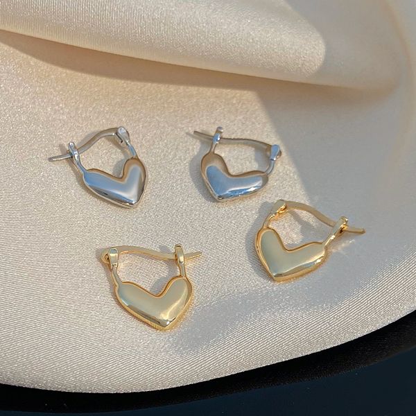 s3694 europe fashion metal heart ear buckle dangle earrings for women niche design love hearts earrings, Silver
s3694 europe fashion metal heart ear buckle dangle earrings for women niche design love hearts earrings, Silver