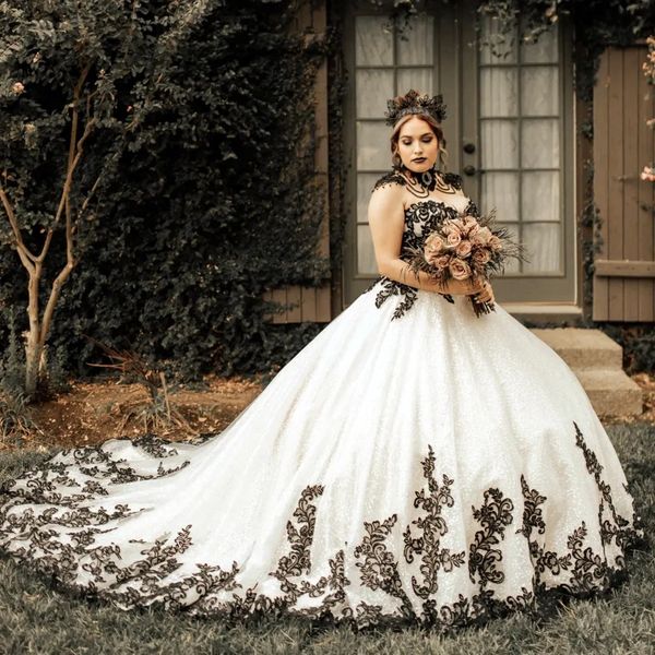 gillter black and white gothic wedding dresses with long cape applique lace sweetheart plus size outdoor bridal gown
gillter black and white gothic wedding dresses with long cape applique lace sweetheart plus size outdoor bridal gown