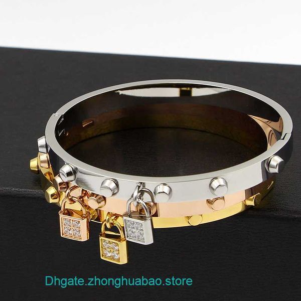 wholesale designer h ermes bracelets online store h2402 better selling same style liu nail cnc micro inlaid diamond lock head bracelet fashi, Black
wholesale designer h ermes bracelets online store h2402 better selling same style liu nail cnc micro inlaid diamond lock head bracelet fashi, Black