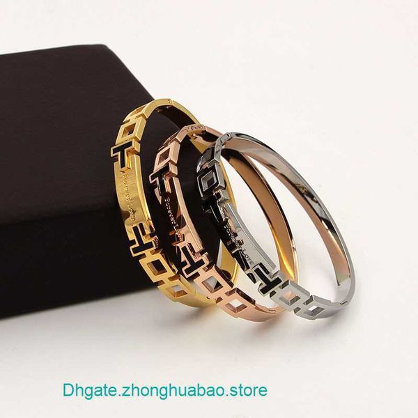 wholesale designer h ermes bracelets online store h1-305 hollow black double letter concealed buckle bracelet fashion titanium steel jewelry
wholesale designer h ermes bracelets online store h1-305 hollow black double letter concealed buckle bracelet fashion titanium steel jewelry