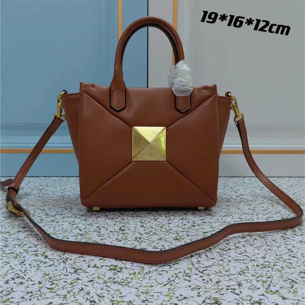 valantion bag rivet beach designer bag crossbody women bags luxurys large handbags portable metal genuine leather handbag 46mo
valantion bag rivet beach designer bag crossbody women bags luxurys large handbags portable metal genuine leather handbag 46mo