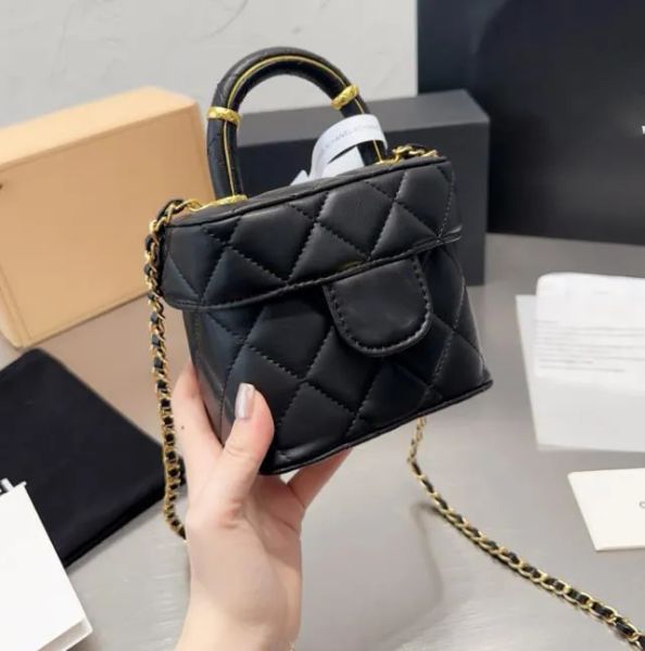 2023 new fashion designer bag crossbody bag bucket bag one shoulder makeup bag fashion small box high quality
2023 new fashion designer bag crossbody bag bucket bag one shoulder makeup bag fashion small box high quality