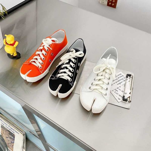 flat bottomed pig for female niche design split black casual canvas clip toe low horse hoof shoes trendy
flat bottomed pig for female niche design split black casual canvas clip toe low horse hoof shoes trendy