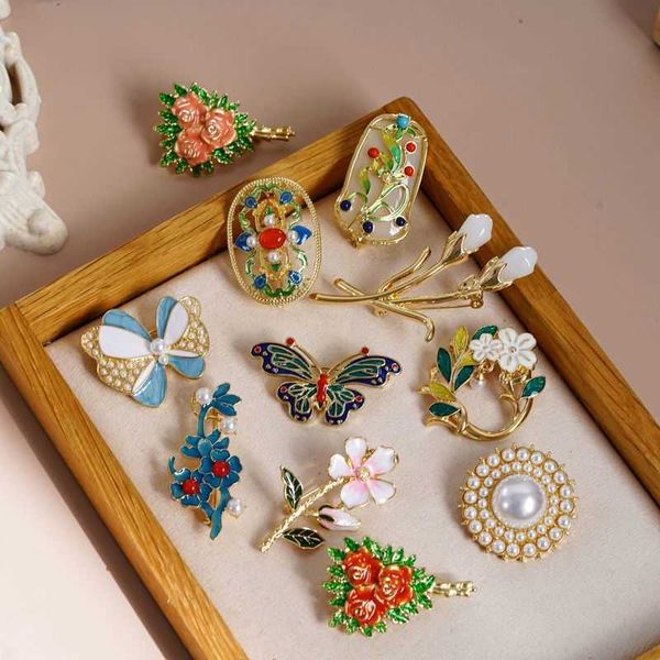 pins brooches elegant palace enamel butterfly brooch female plant pearl vintage jewelry brooch wedding party emblem brooch g220523, Gray
pins brooches elegant palace enamel butterfly brooch female plant pearl vintage jewelry brooch wedding party emblem brooch g220523, Gray