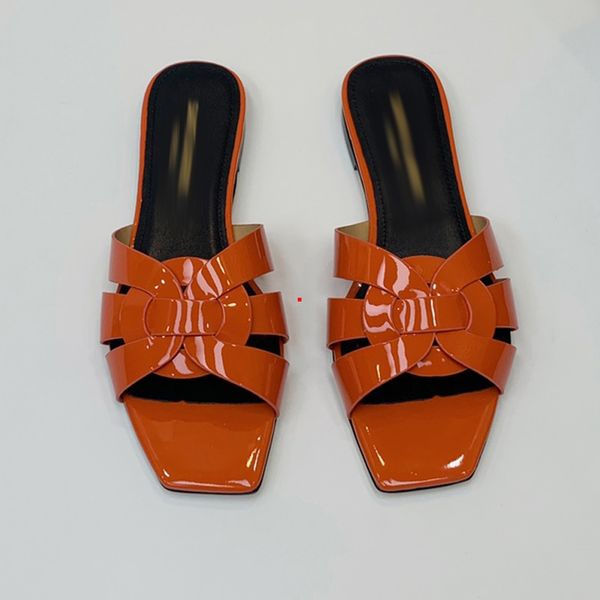 2023 fashion summer ladies slippers metal studs designer sandals fashion leather beach comfort outer flats women shoes -053, Black
2023 fashion summer ladies slippers metal studs designer sandals fashion leather beach comfort outer flats women shoes -053, Black